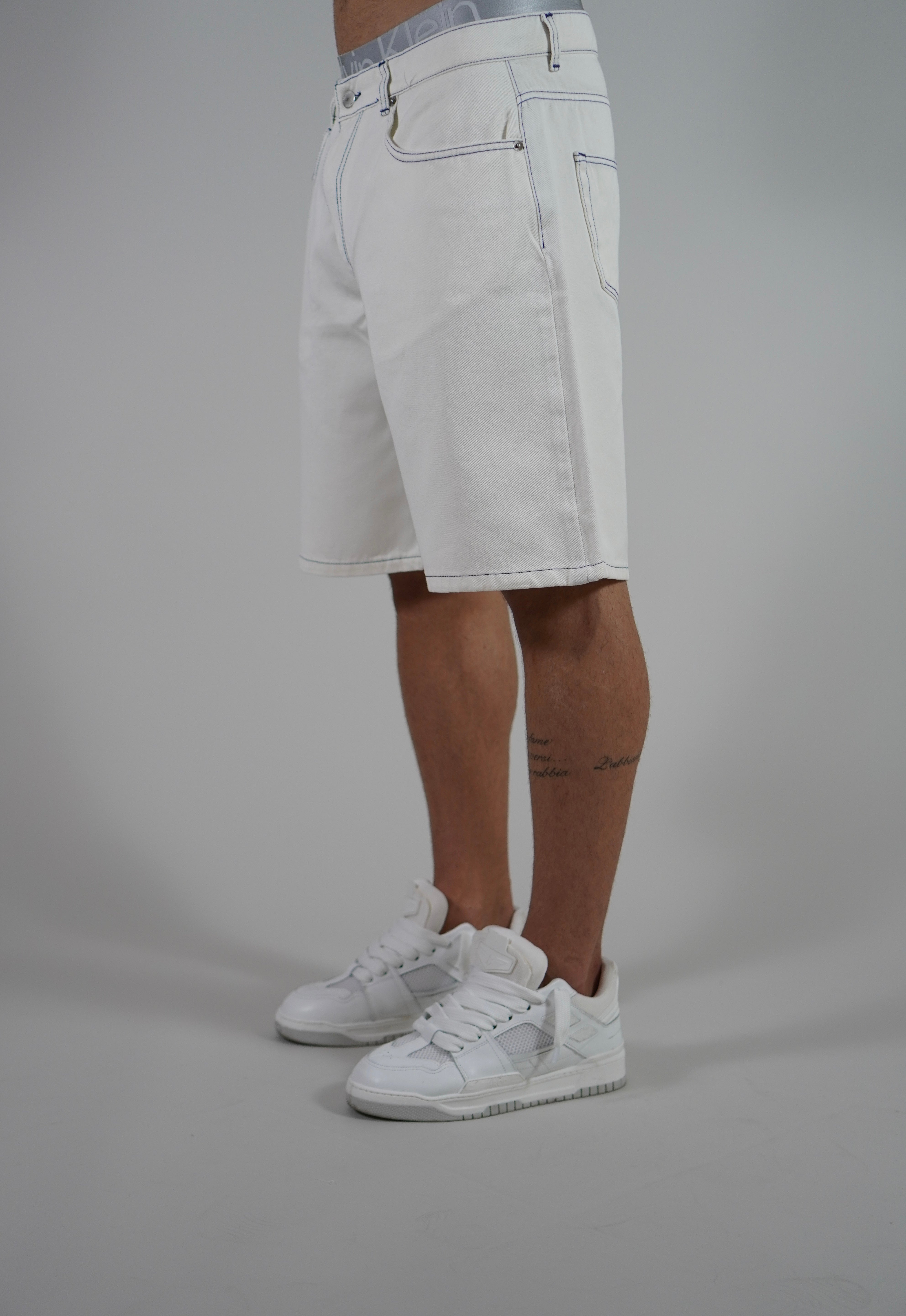 Short Contrast White