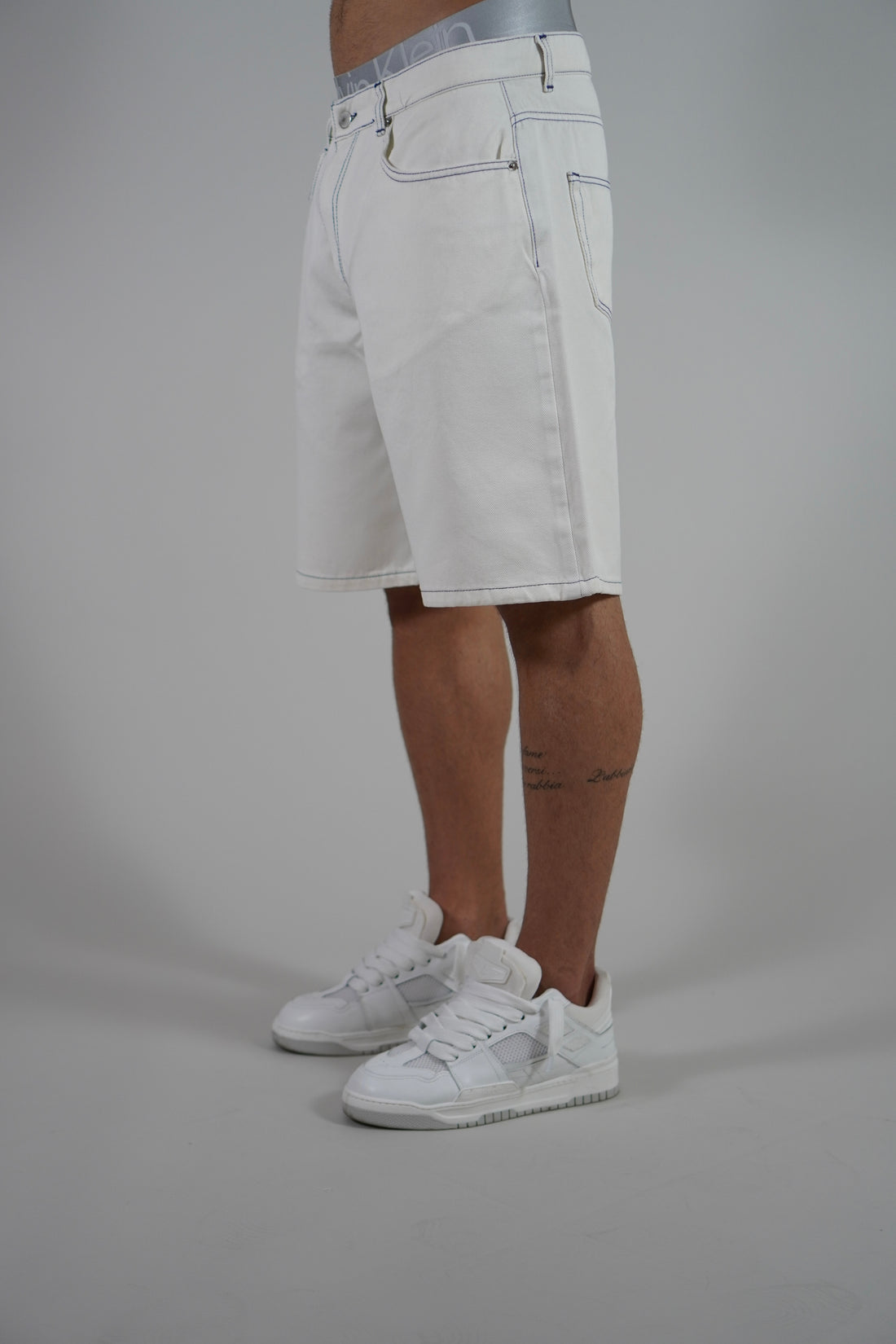 Short Contrast White