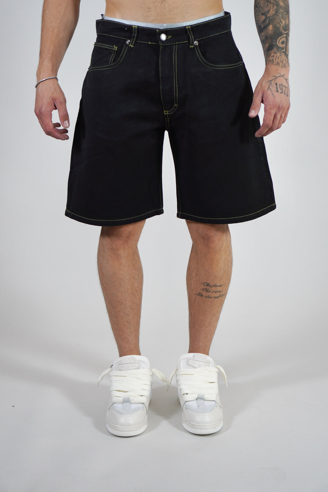 Short Contrast Black