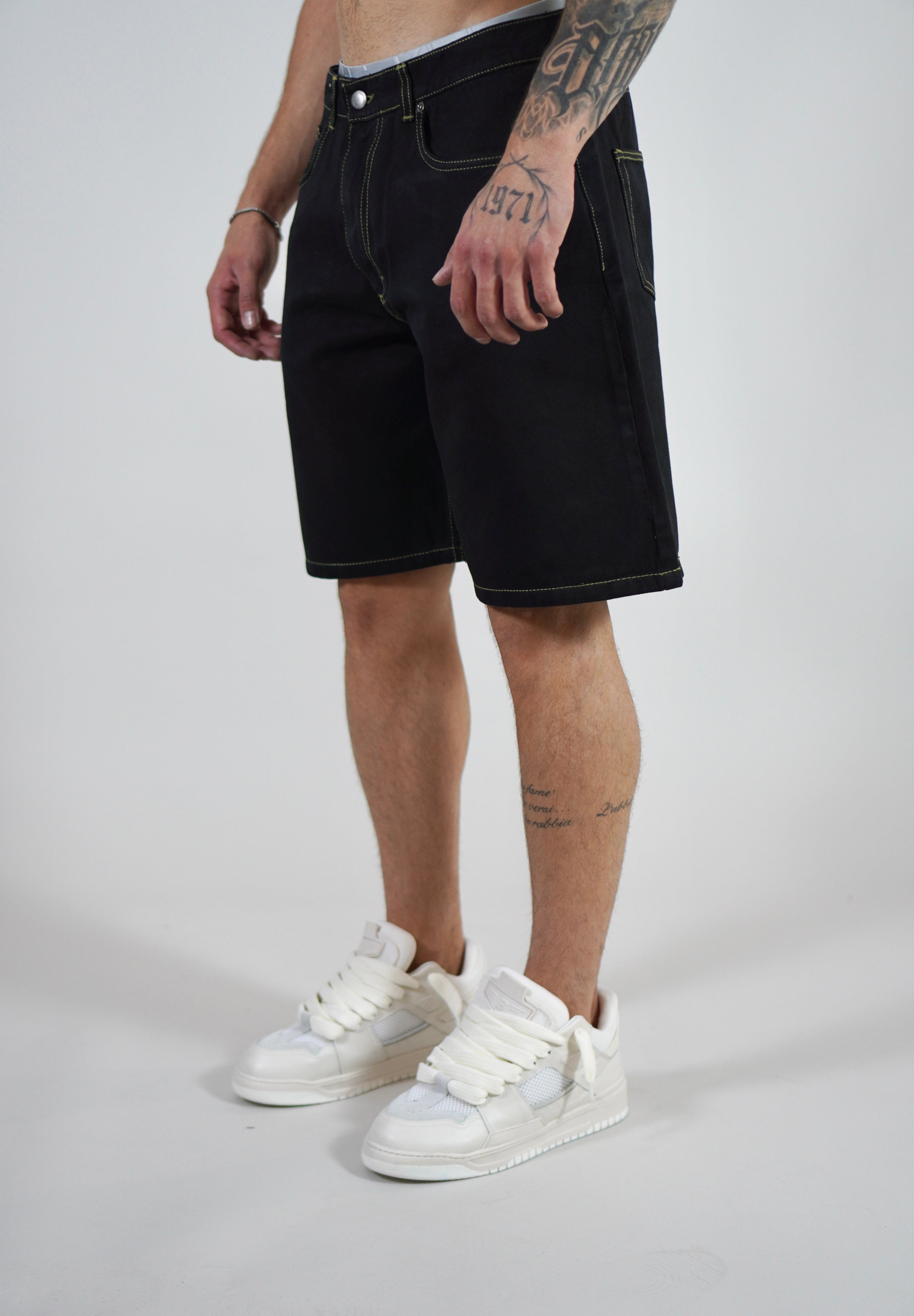 Short Contrast Black