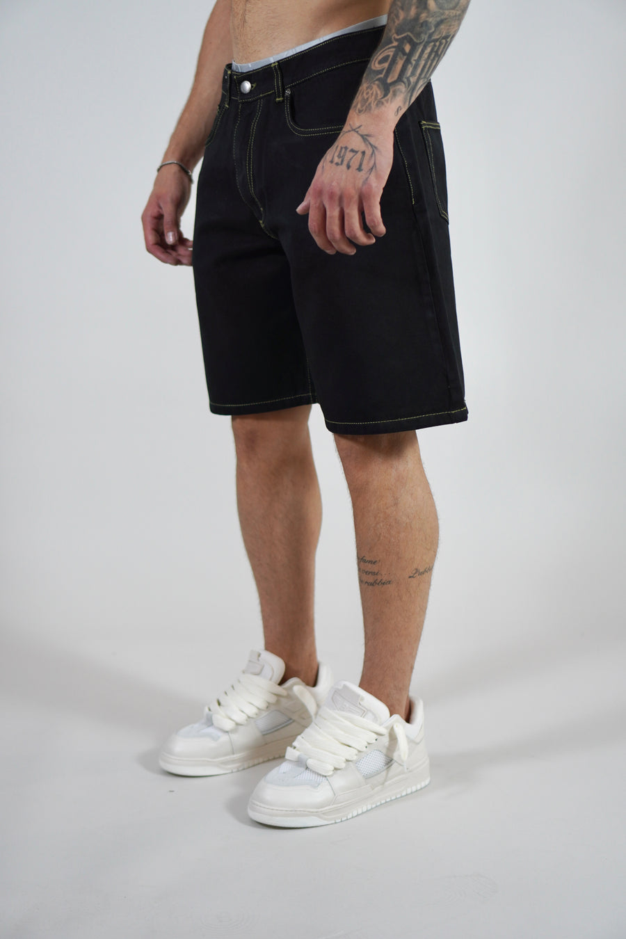 Short Contrast Black