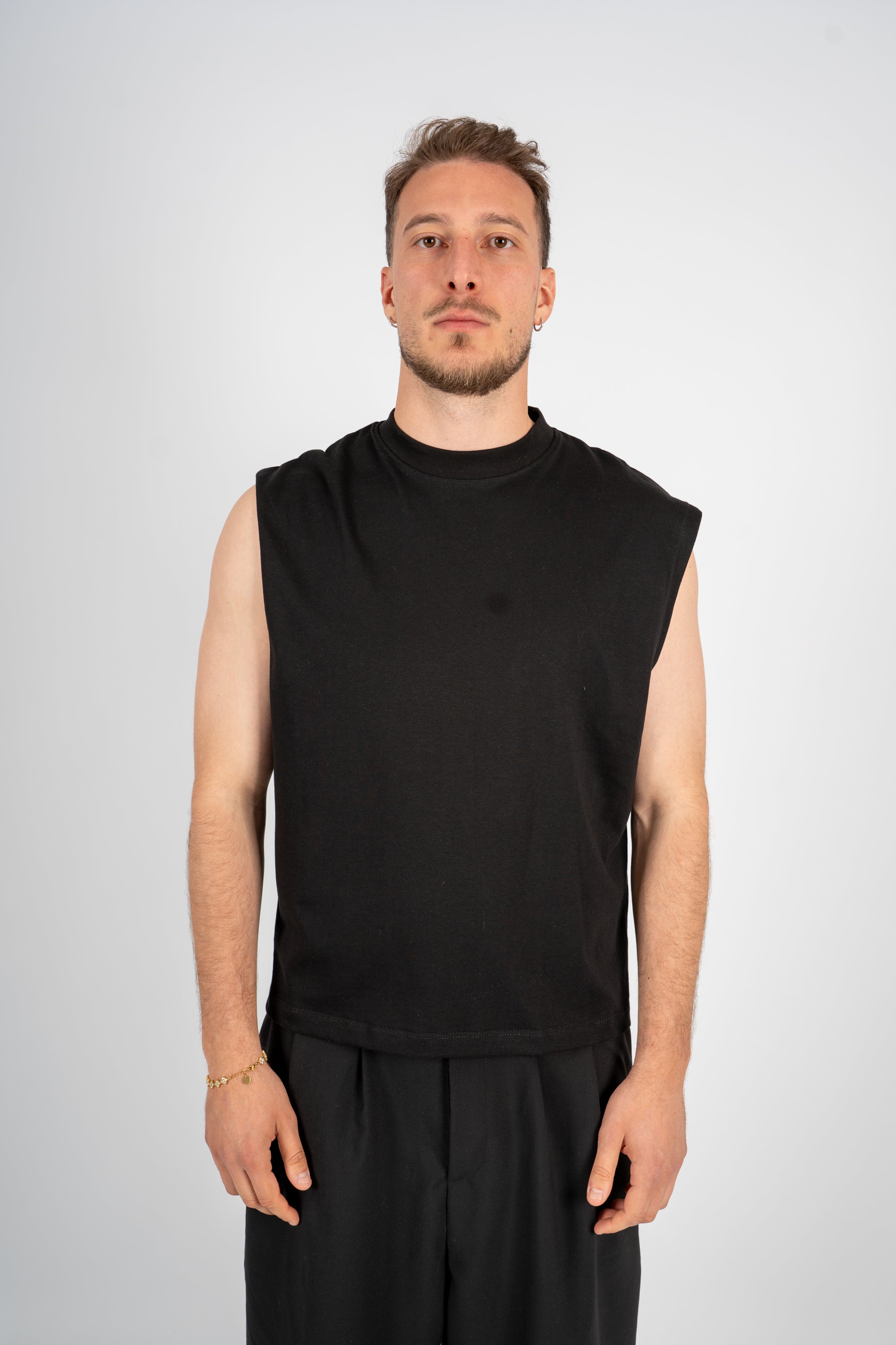 T-Shirt Smanicata Basic (2 colori)