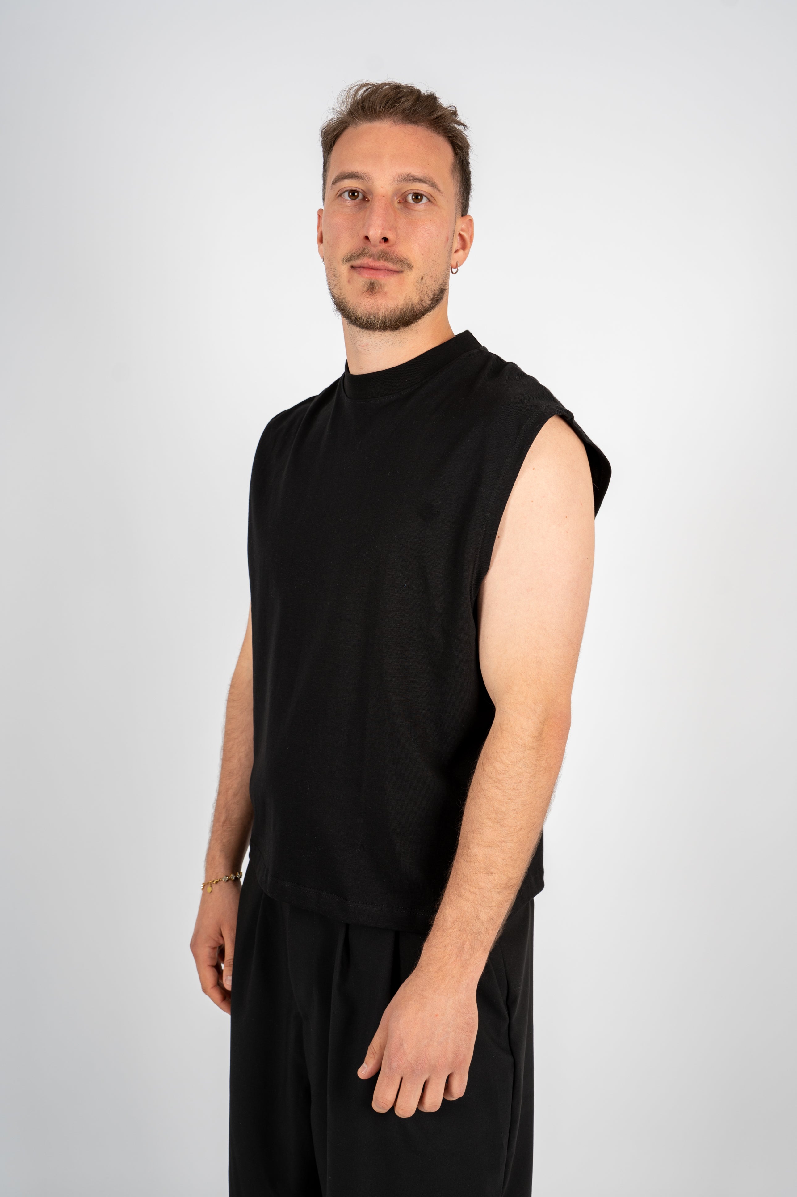 T-Shirt Smanicata Basic (2 colori)