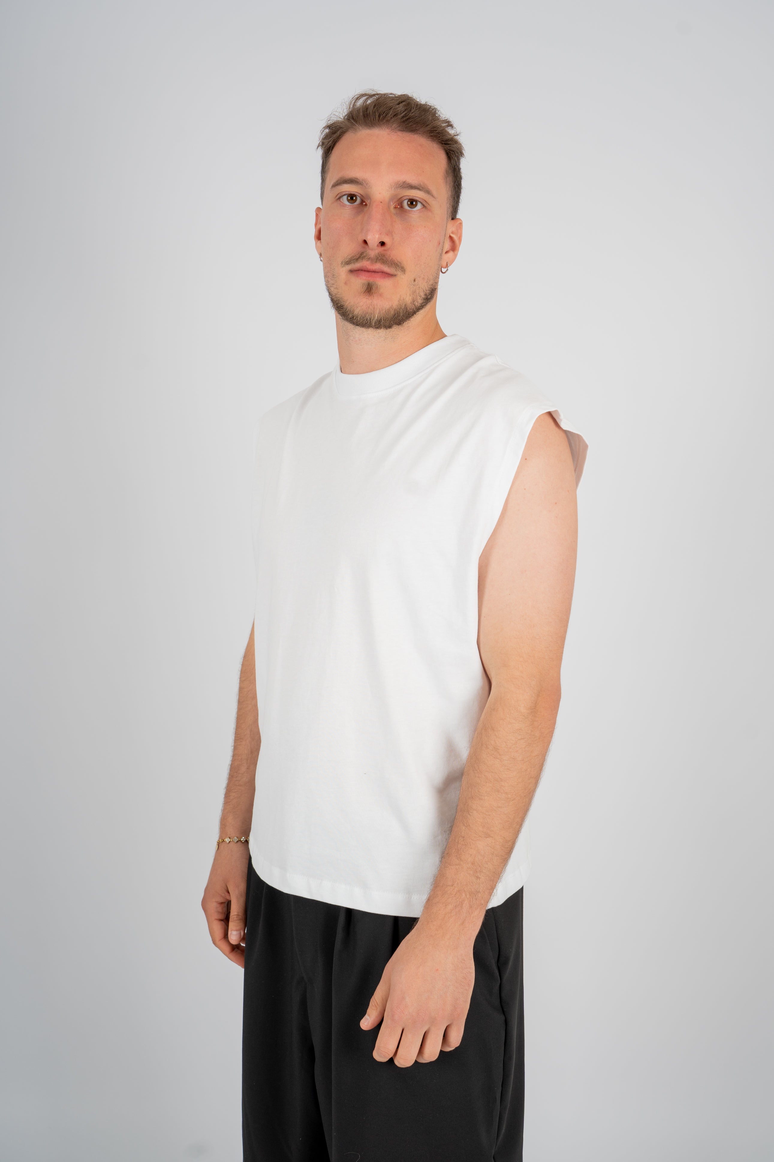 T-Shirt Smanicata Basic (2 colori)