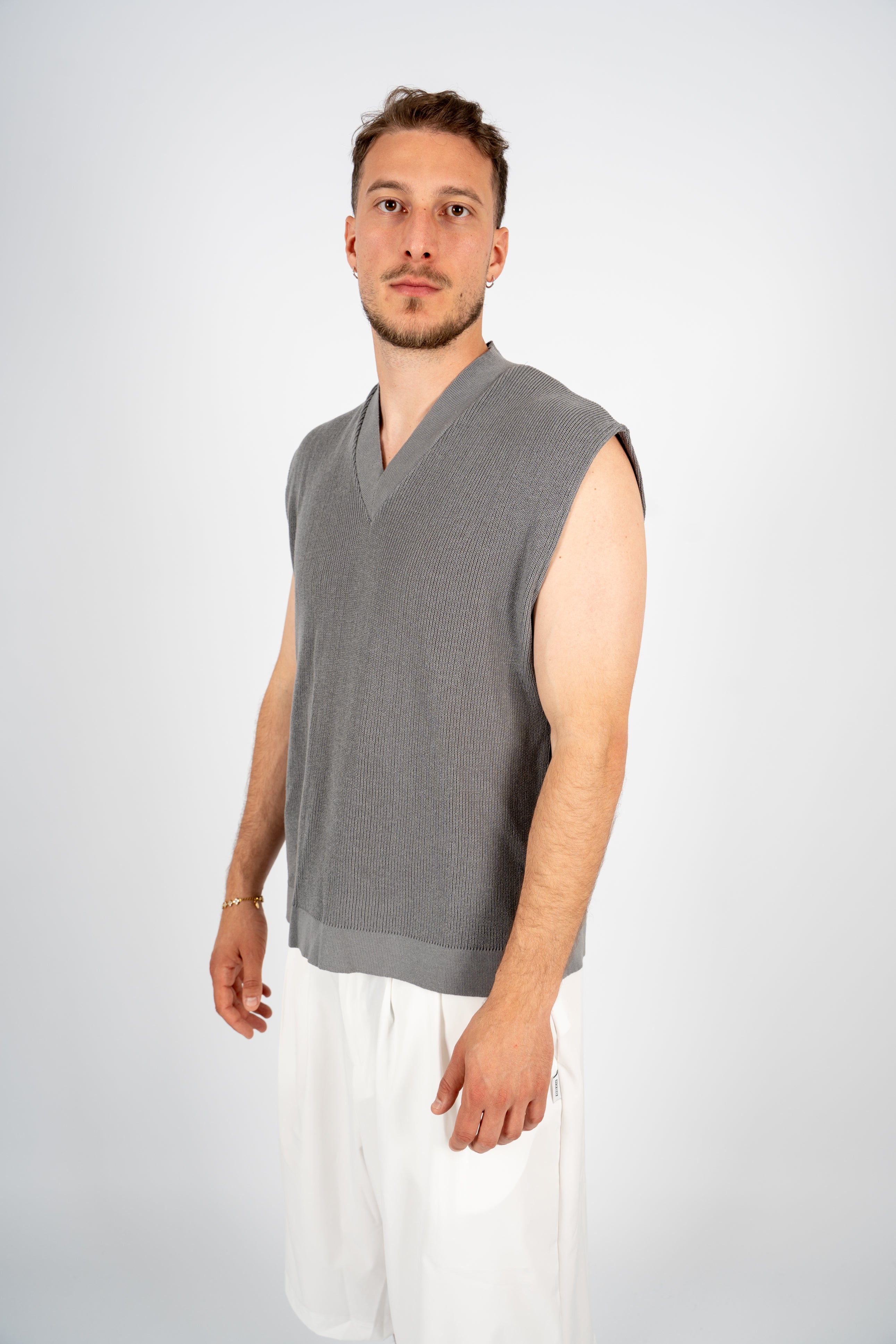 Polo Smanicata Scollo a V (3 colori)