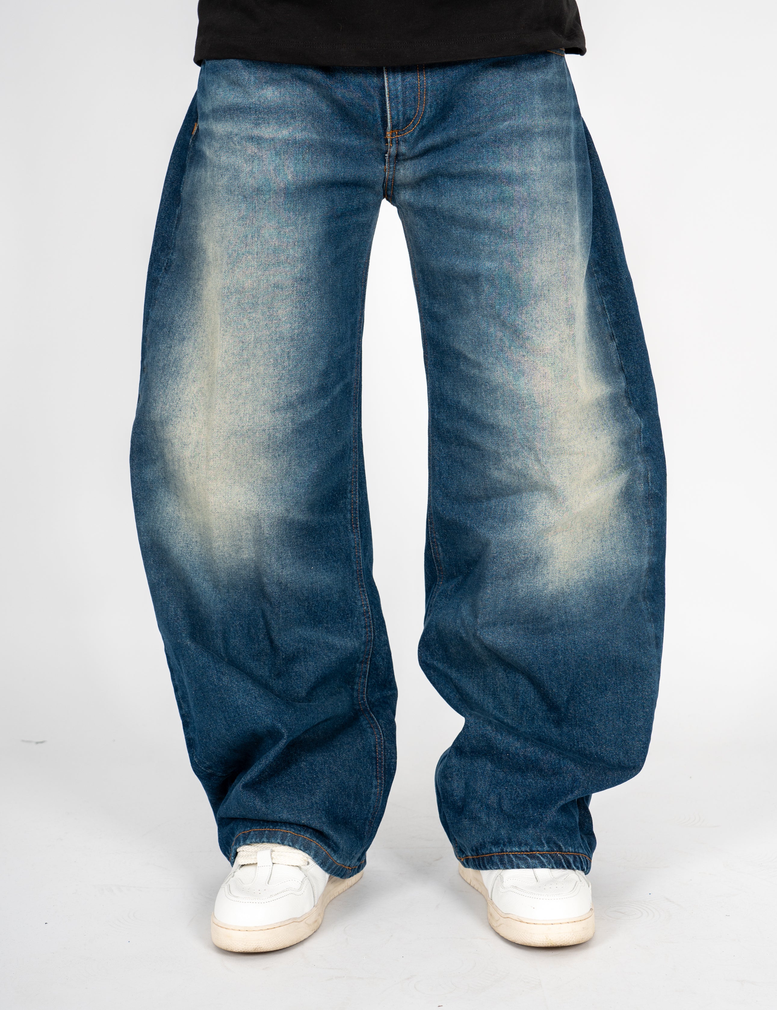 AE702994.jpg