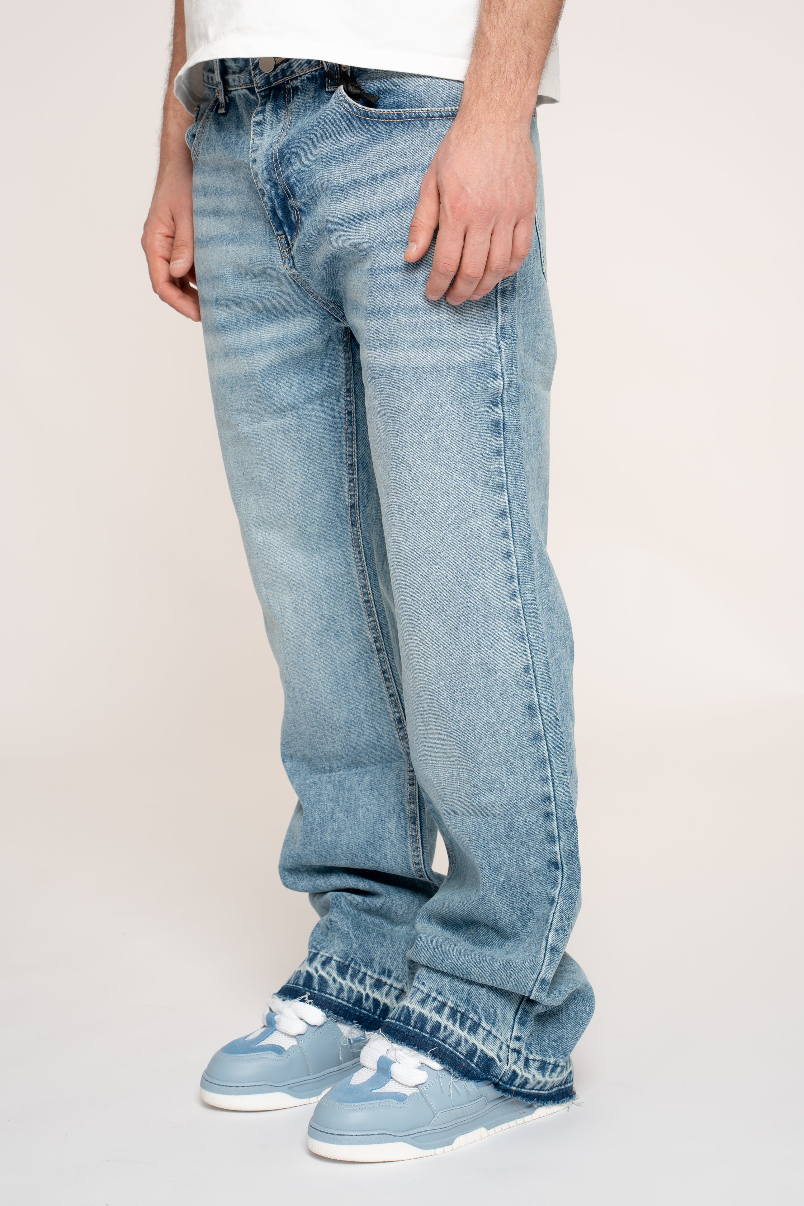 AE709463.jpg